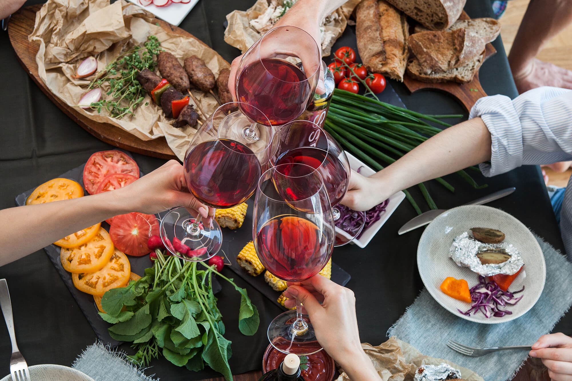 なぜタイヤメーカーが、美食を語るのか？